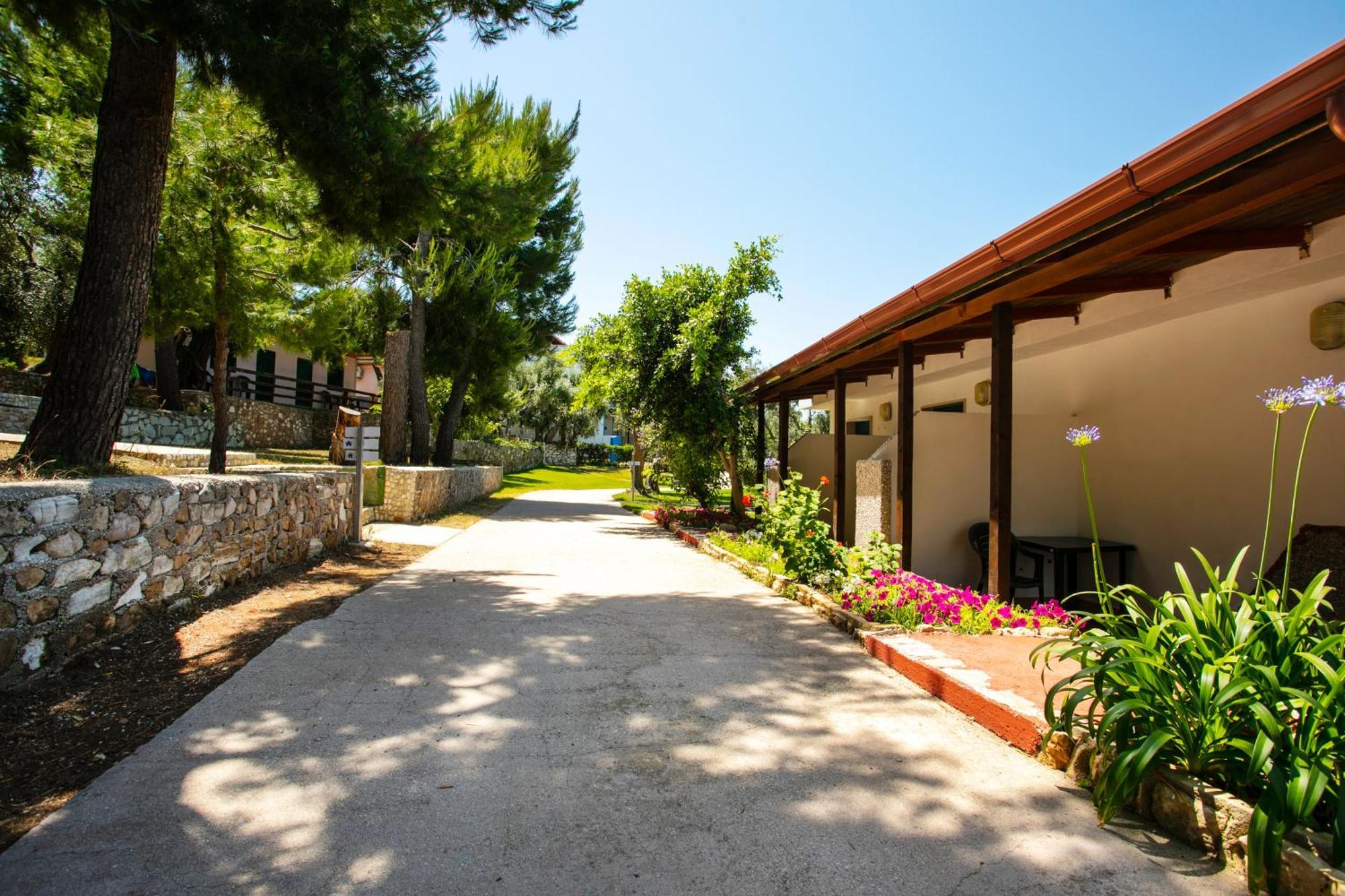Villaggio Uliveto Роди Гарганико Екстериор снимка